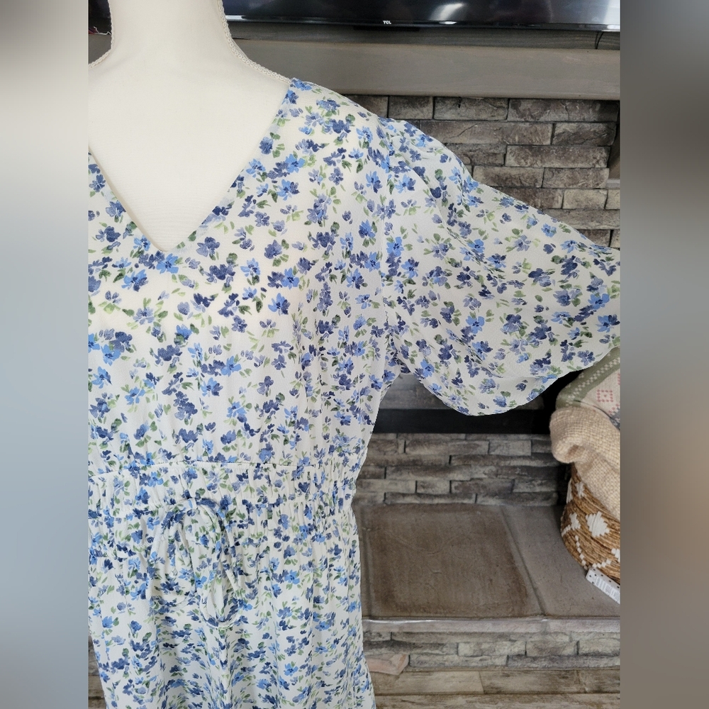 Kate and Lily NWOT  Feminine Floral Print Mid Length Dress Size 2X Blue & White - Picture 7 of 11